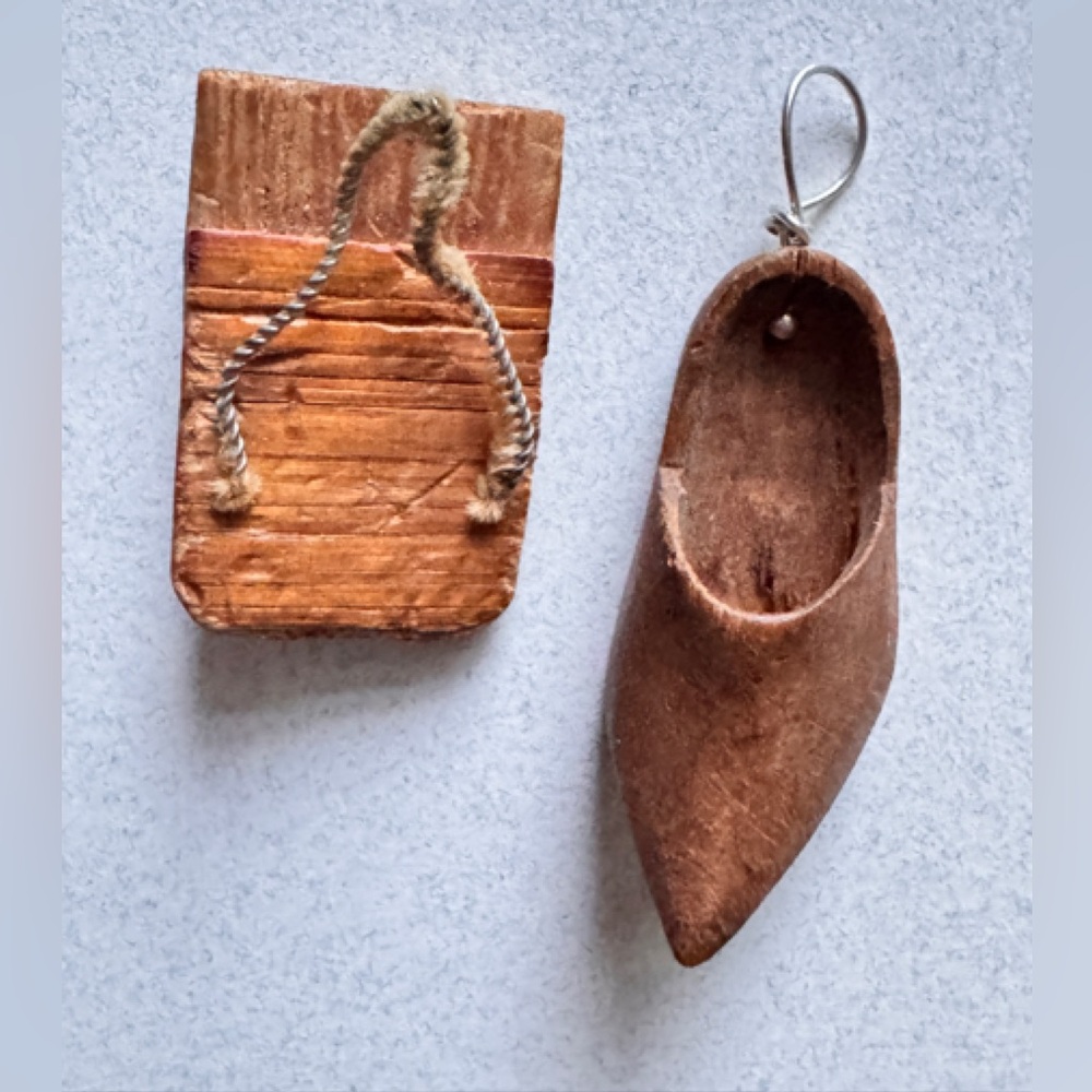 Dozen Vintage Charms - Picture 8 of 10